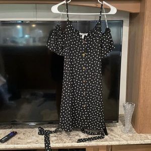 Medium black dress tied